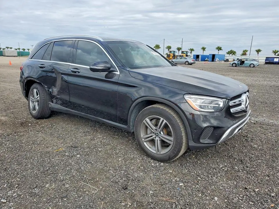 2021 MERCEDES-BENZ GLC 300  
