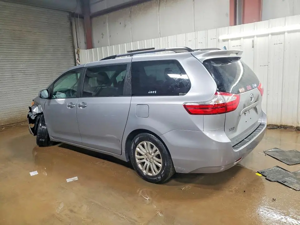 2015 TOYOTA SIENNA XLE 8-PASSENGER  