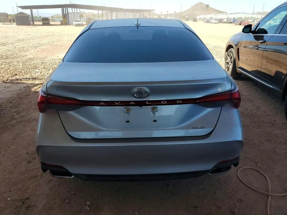 2020 TOYOTA AVALON XLE  