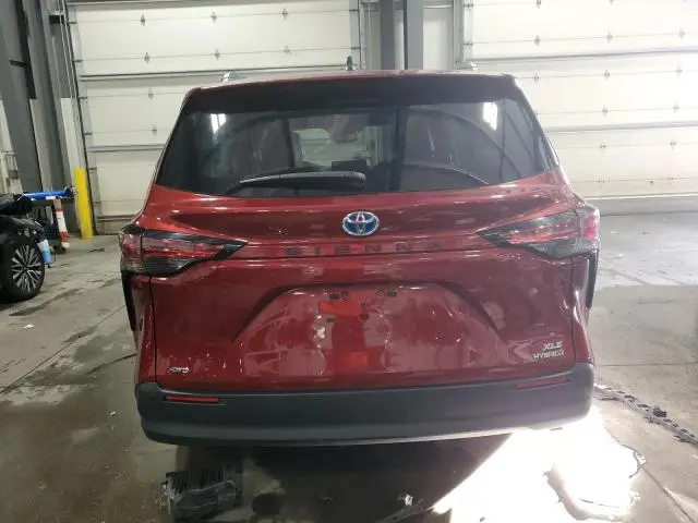2022 TOYOTA SIENNA XLE  