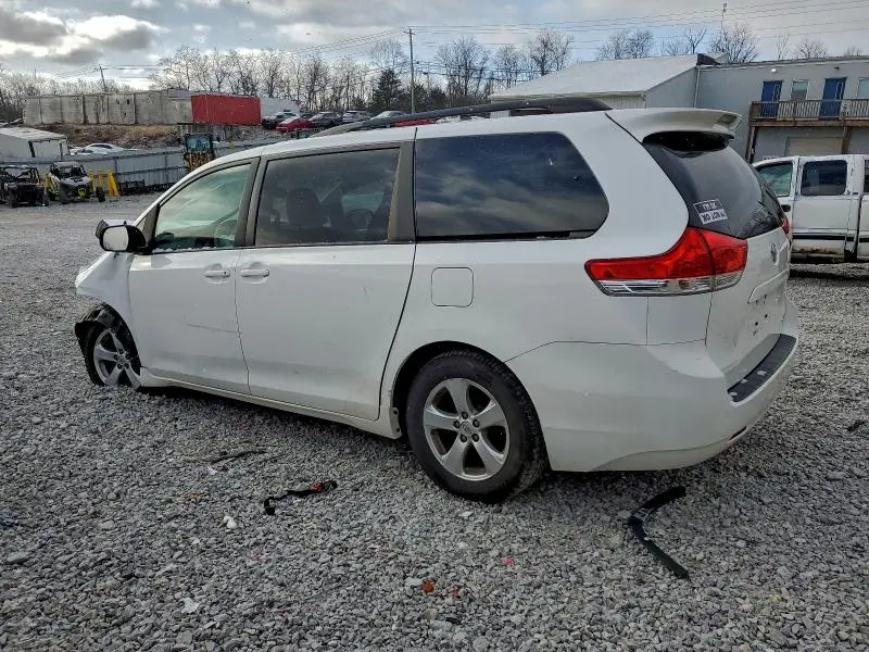 2014 TOYOTA SIENNA LE  