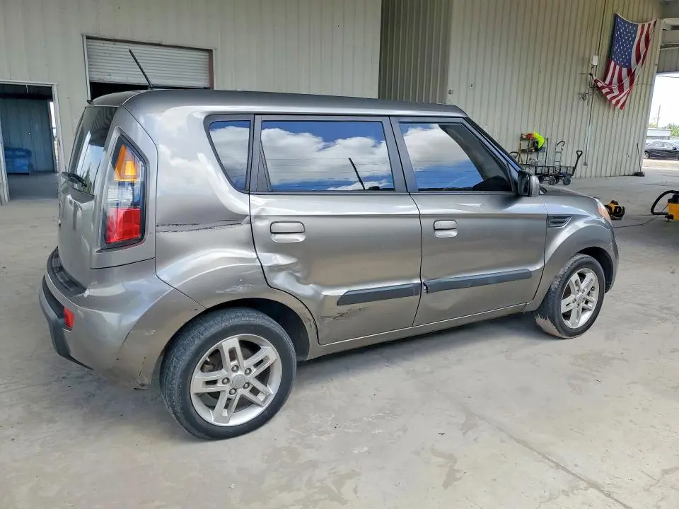 2010 KIA SOUL +  