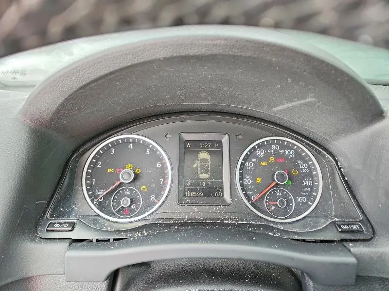 2015 VOLKSWAGEN TIGUAN S  