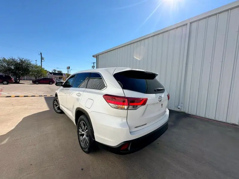 2018 TOYOTA HIGHLANDER LE  