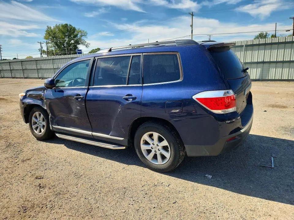 2013 TOYOTA HIGHLANDER SE  