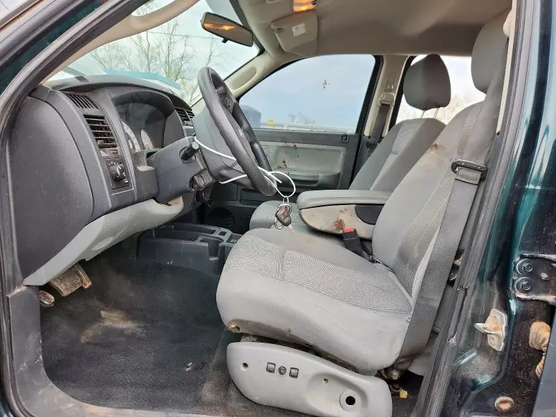 2011 DODGE DAKOTA SLT  