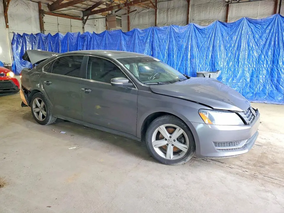 2013 VOLKSWAGEN PASSAT SE  