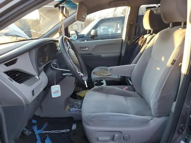2017 TOYOTA SIENNA LE  