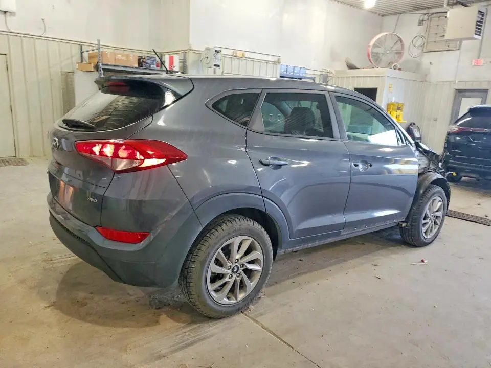 2018 HYUNDAI TUCSON SE  