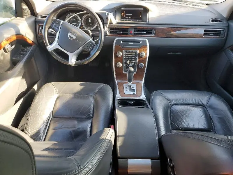 2012 VOLVO XC70 3.2  