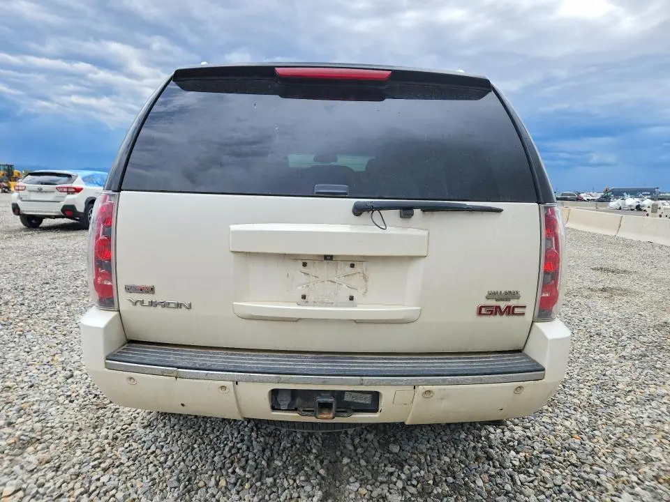 2011 GMC YUKON DENALI  