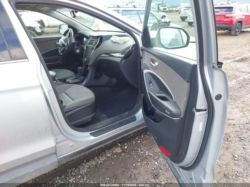 2016 HYUNDAI SANTA FE SE