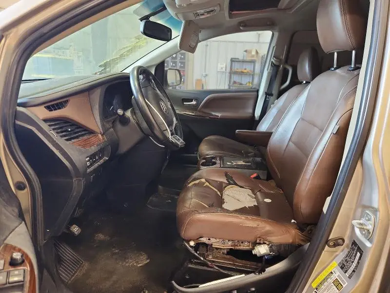 2015 TOYOTA SIENNA LIMITED 7-PASSENGER  