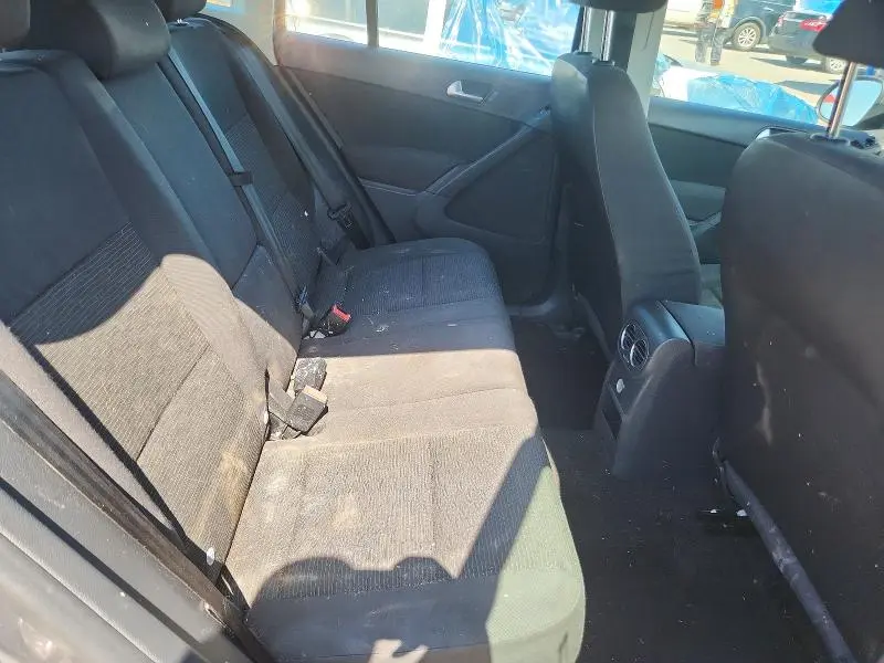 2014 VOLKSWAGEN TIGUAN S  