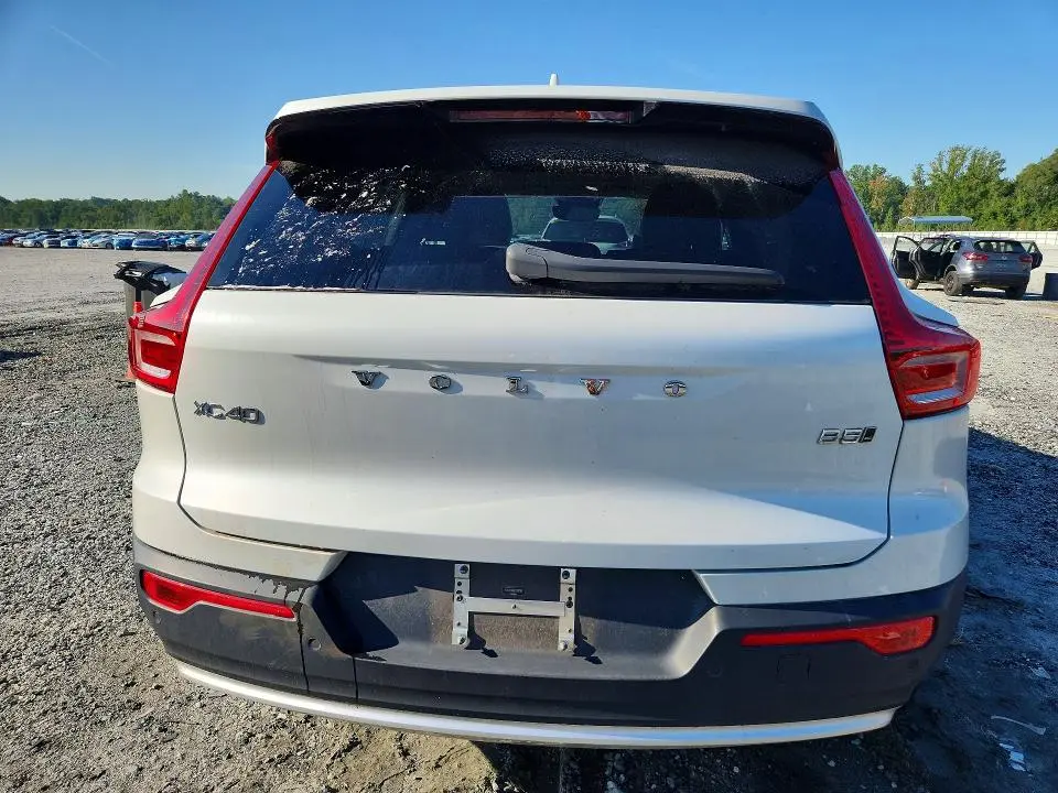 2023 VOLVO XC40 PLUS  