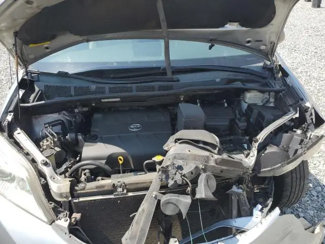 2011 TOYOTA SIENNA XLE  