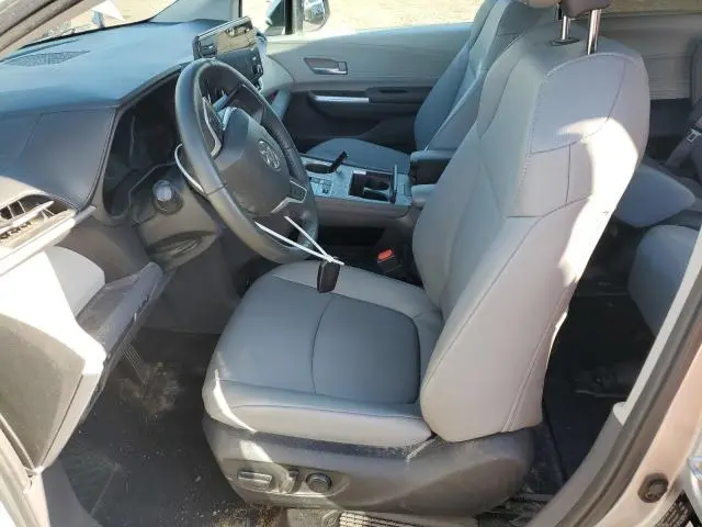 2023 TOYOTA SIENNA XLE  