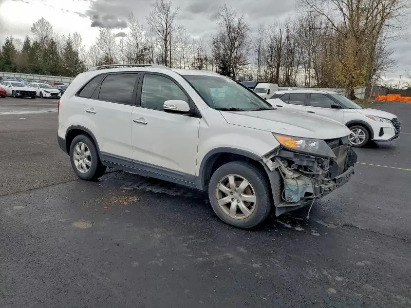 2013 KIA SORENTO LX  