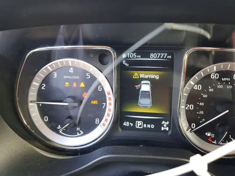 2017 NISSAN TITAN SV  