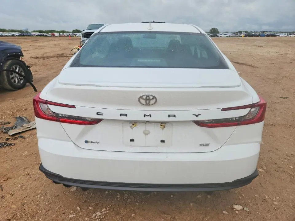 2025 TOYOTA CAMRY SE  