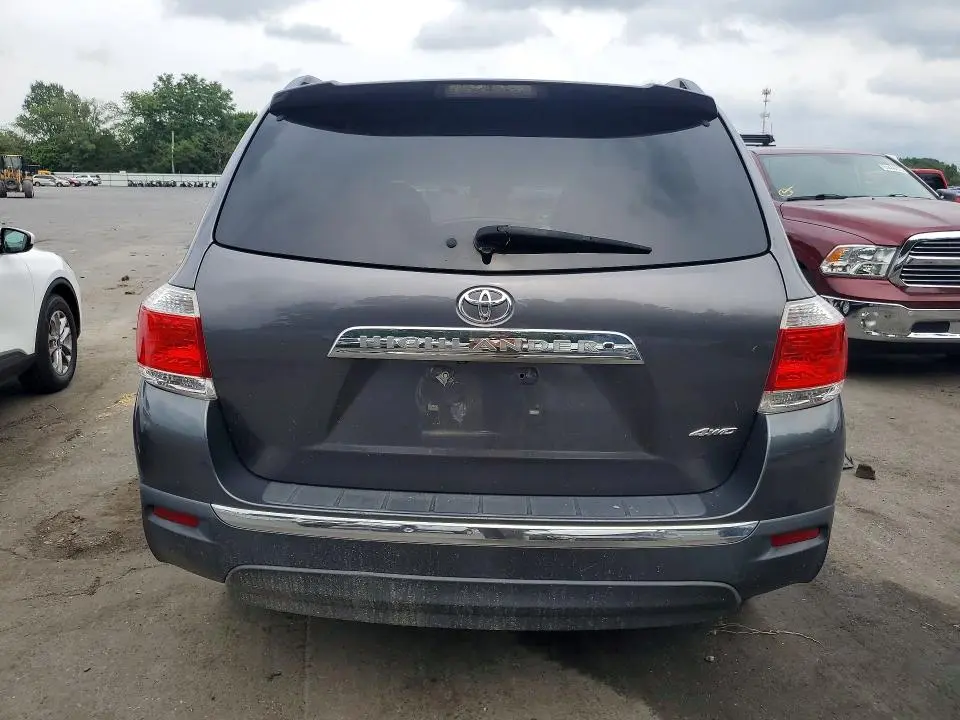 2013 TOYOTA HIGHLANDER PLUS  