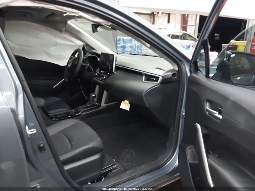 2025 TOYOTA COROLLA CROSS XLE