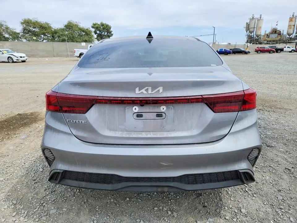 2023 KIA FORTE LXS  