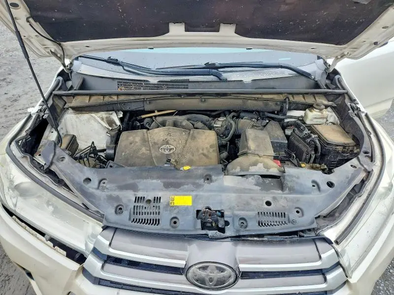 2017 TOYOTA HIGHLANDER LE  