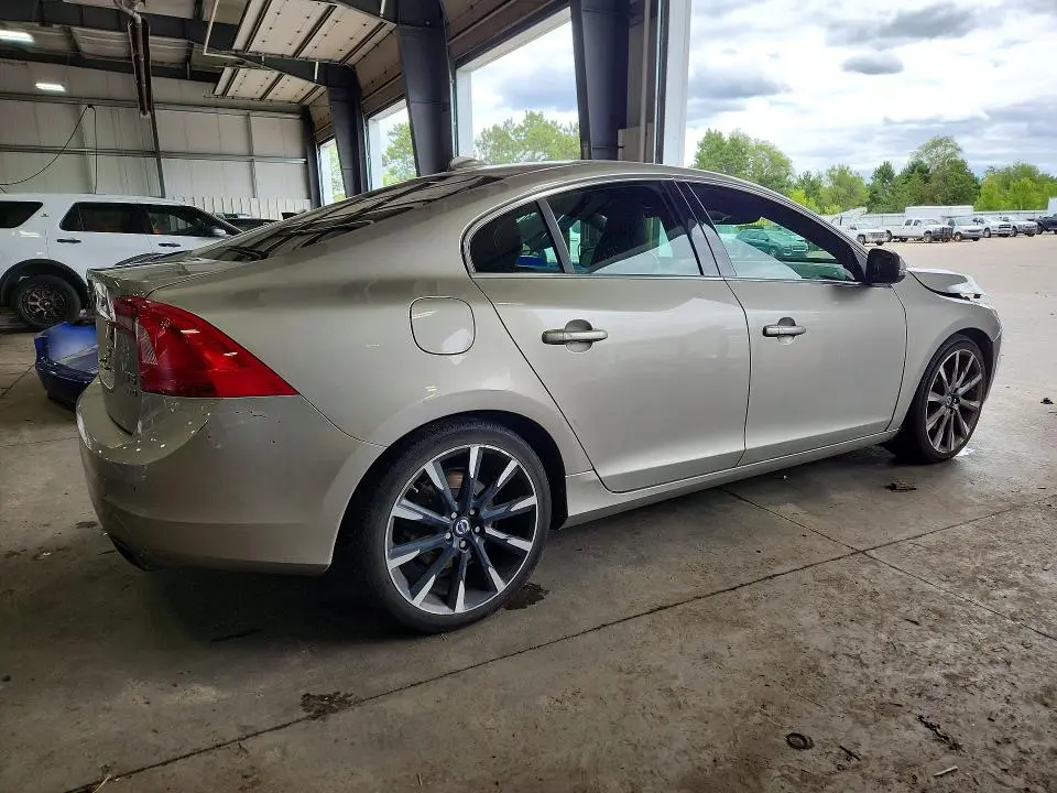 2015 VOLVO S60 PLATINUM  