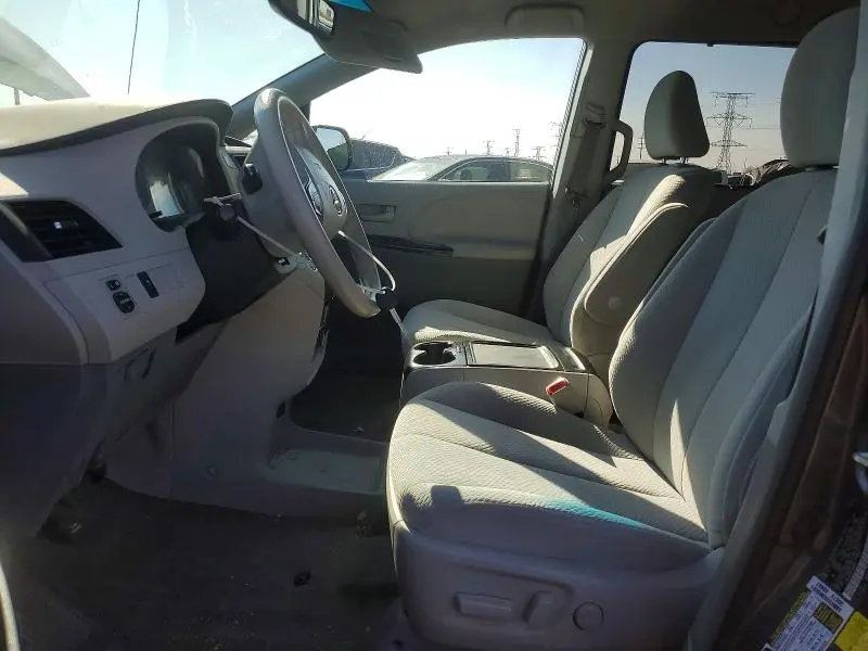 2014 TOYOTA SIENNA LE  