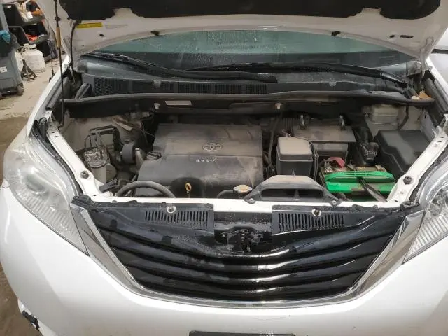 2013 TOYOTA SIENNA LE  