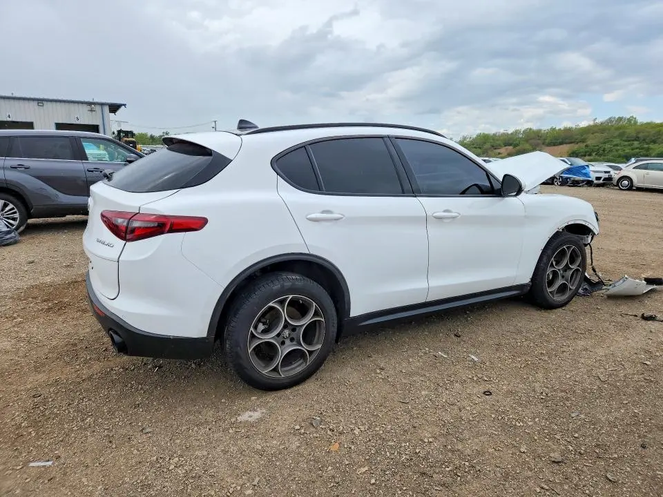 2022 ALFA ROMEO STELVIO   