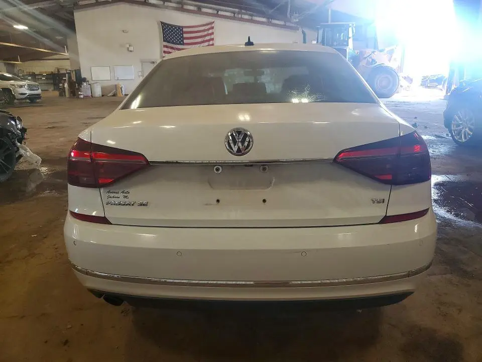 2017 VOLKSWAGEN PASSAT SE  