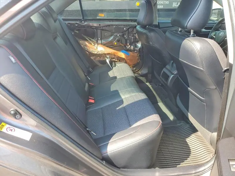 2017 TOYOTA CAMRY SE  