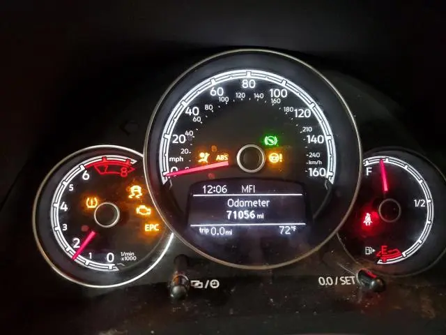 2017 VOLKSWAGEN BEETLE SE  
