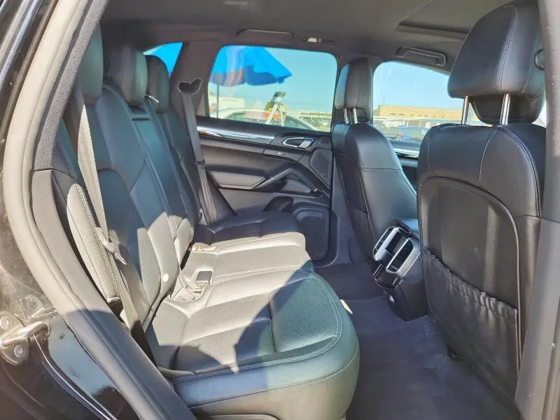 2016 PORSCHE CAYENNE   