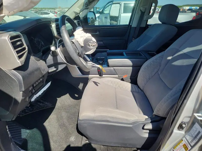 2022 TOYOTA TUNDRA SR5  