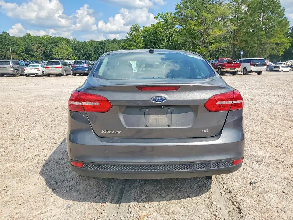 2016 FORD FOCUS SE  
