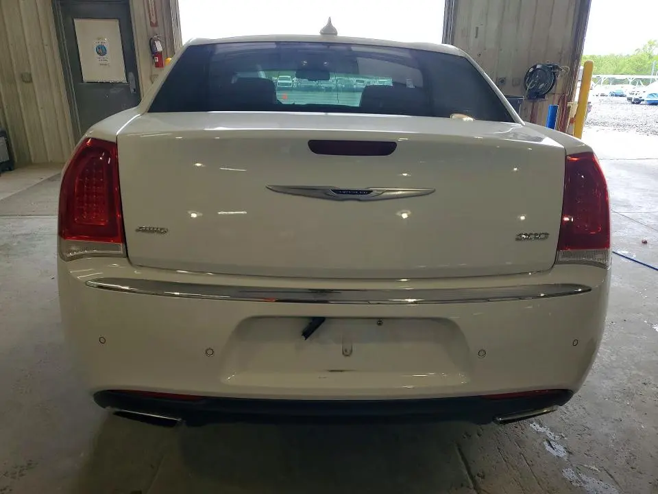2019 CHRYSLER 300 LIMITED  