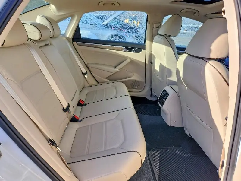 2017 VOLKSWAGEN PASSAT SE  