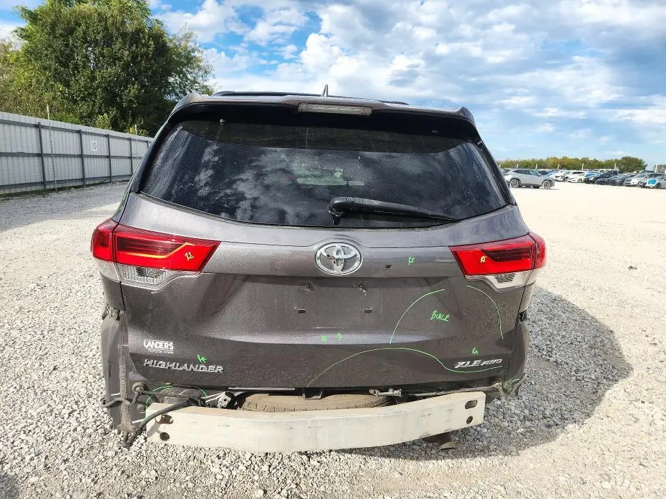 2019 TOYOTA HIGHLANDER XLE  
