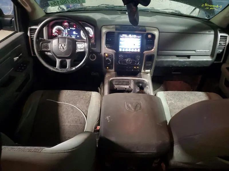 2016 RAM 1500 SLT  
