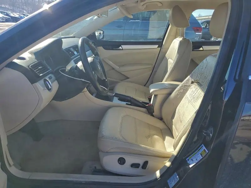 2013 VOLKSWAGEN PASSAT SE  