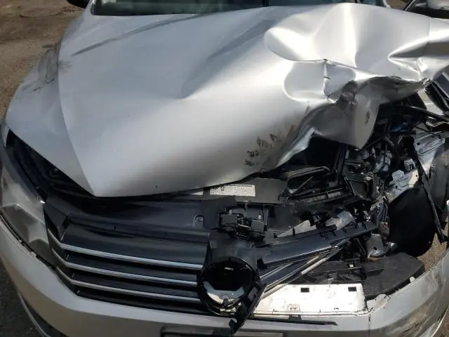 2013 VOLKSWAGEN PASSAT SE  