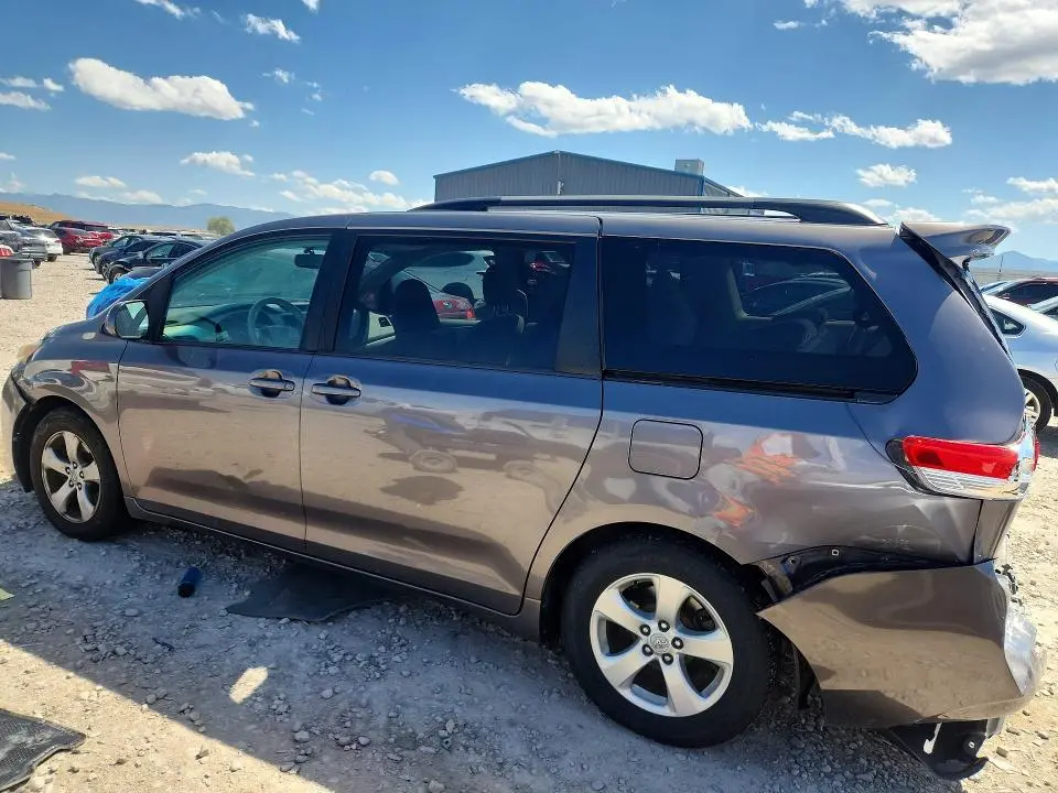 2011 TOYOTA SIENNA LE  