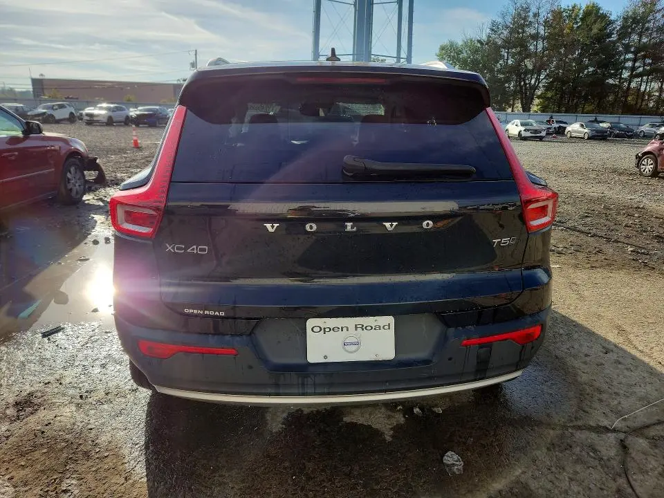 2019 VOLVO XC40 T5 MOMENTUM  