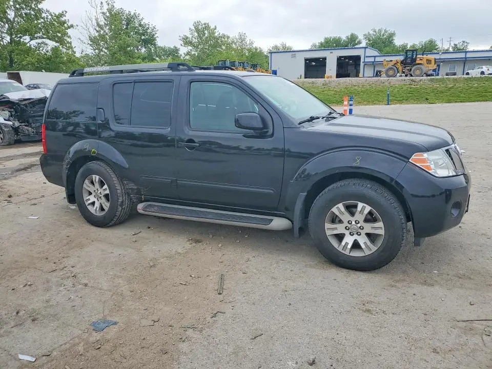 2010 NISSAN PATHFINDER S  