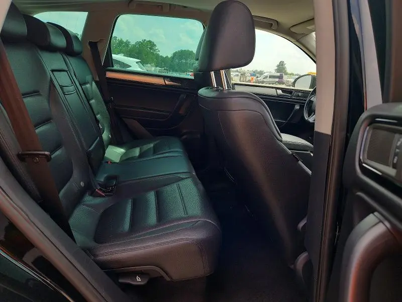 2011 VOLKSWAGEN TOUAREG V6  