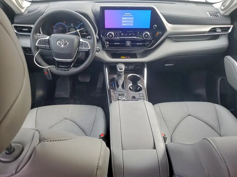 2025 TOYOTA HIGHLANDER LE  
