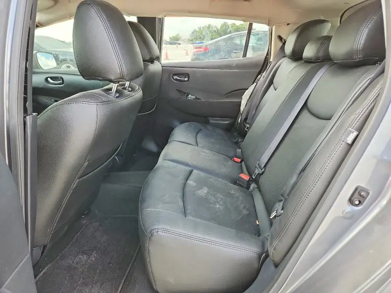 2020 NISSAN LEAF SV  